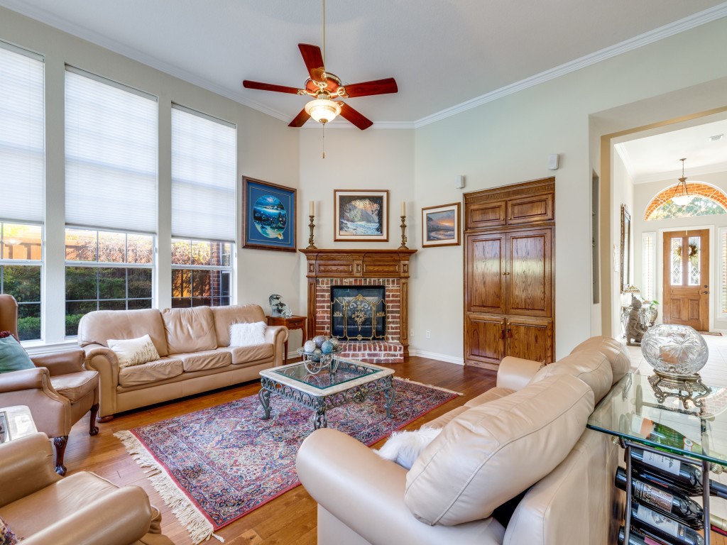 5217 Tennington Park Dallas TX 75287