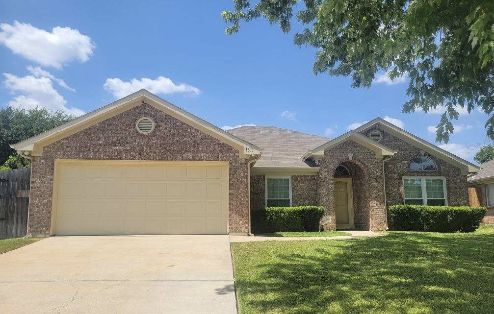 1611 Crestmeadow Lane Mansfield TX 76063
