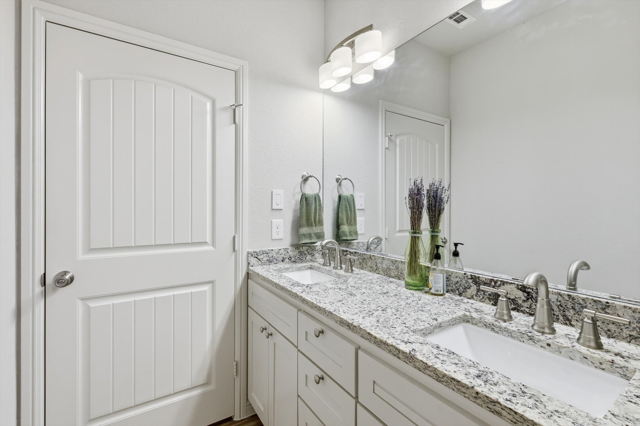 1125 Oxford Street River Oaks TX 76114