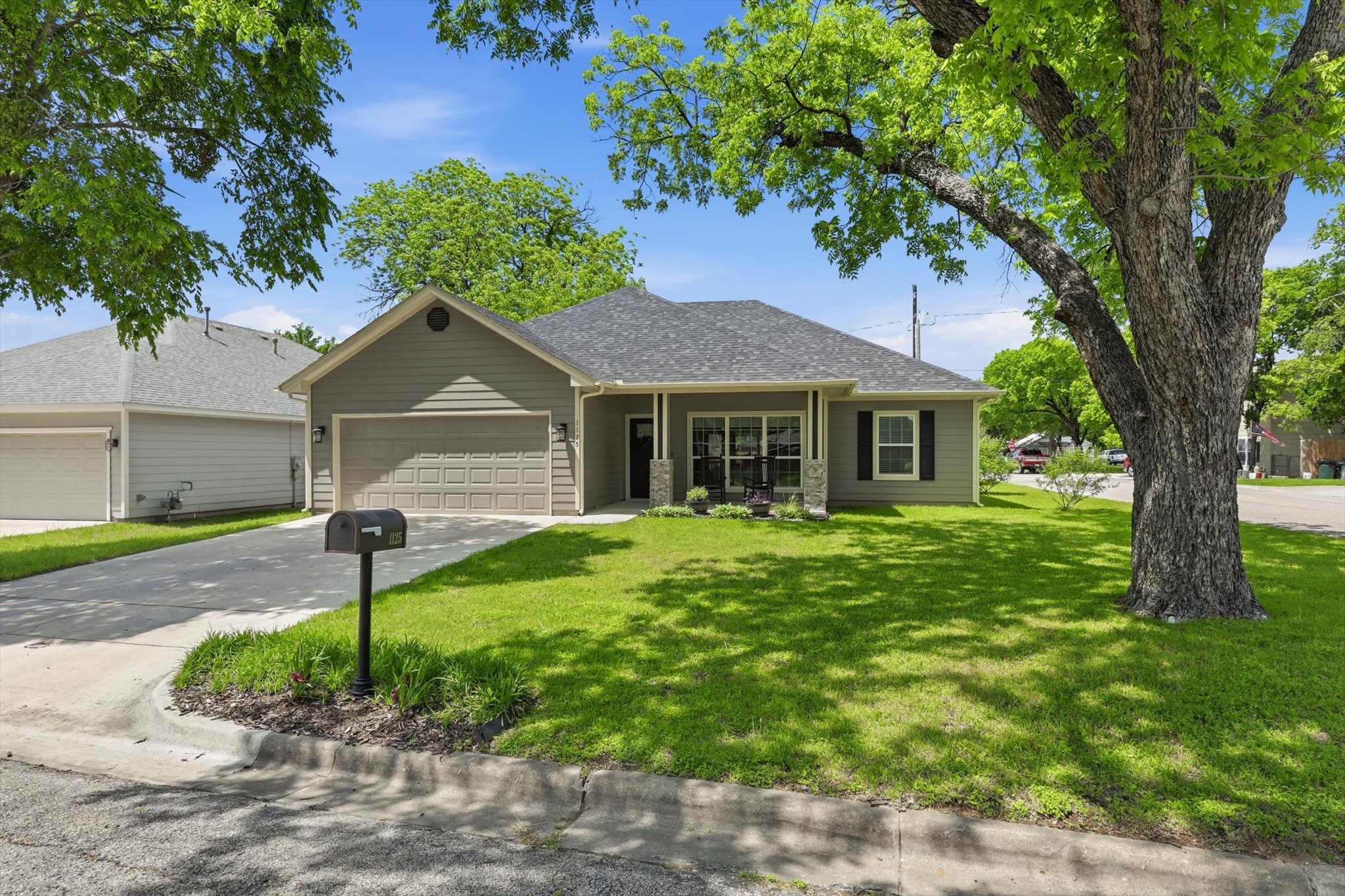 1125 Oxford Street River Oaks TX 76114