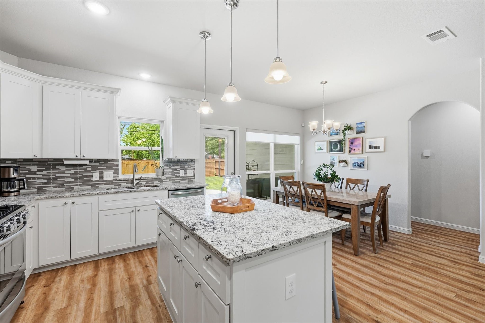 1125 Oxford Street River Oaks TX 76114