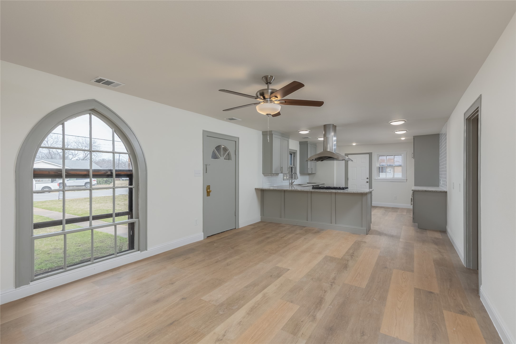 833 W Live Oak Street Jacksboro TX 76458