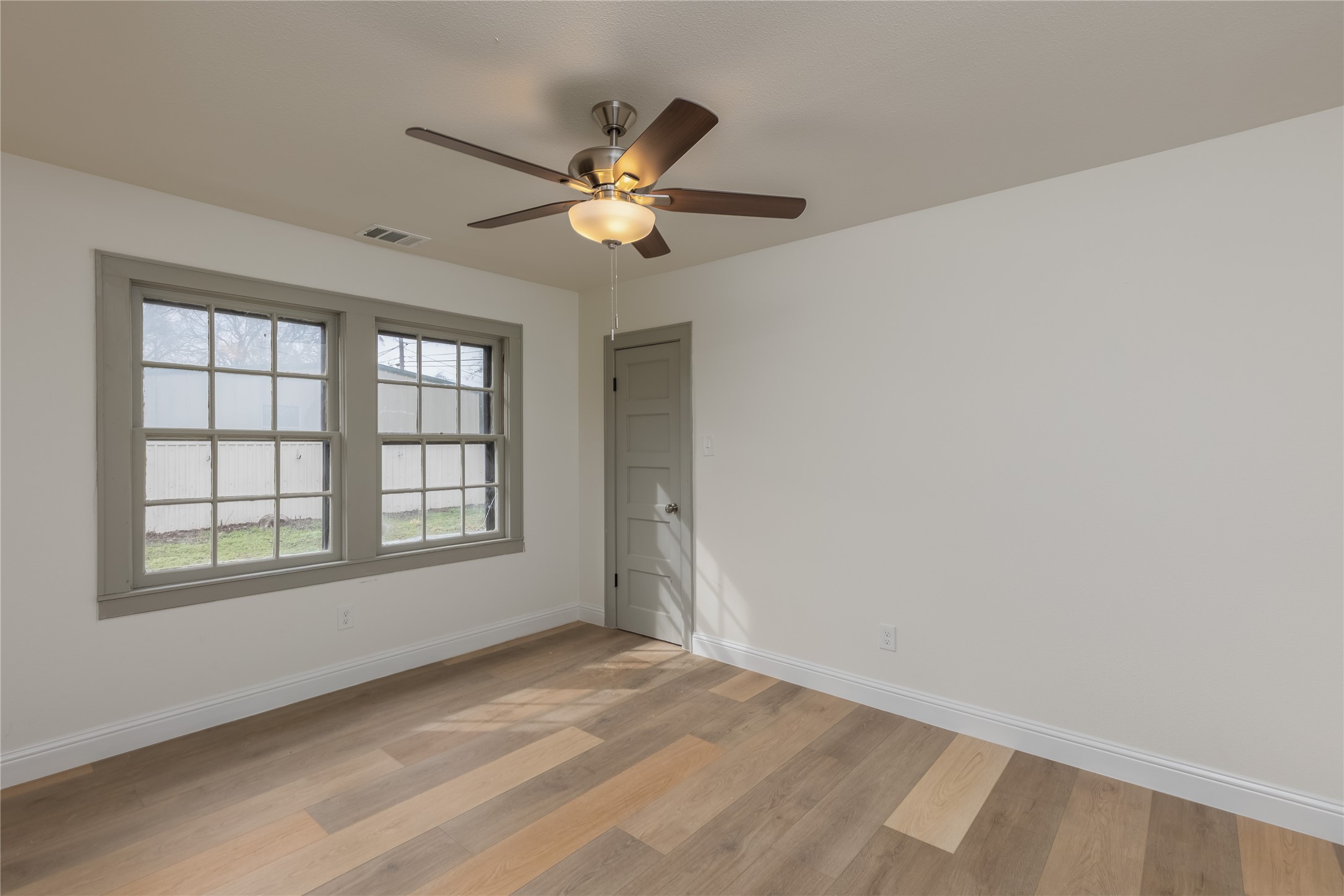 833 W Live Oak Street Jacksboro TX 76458