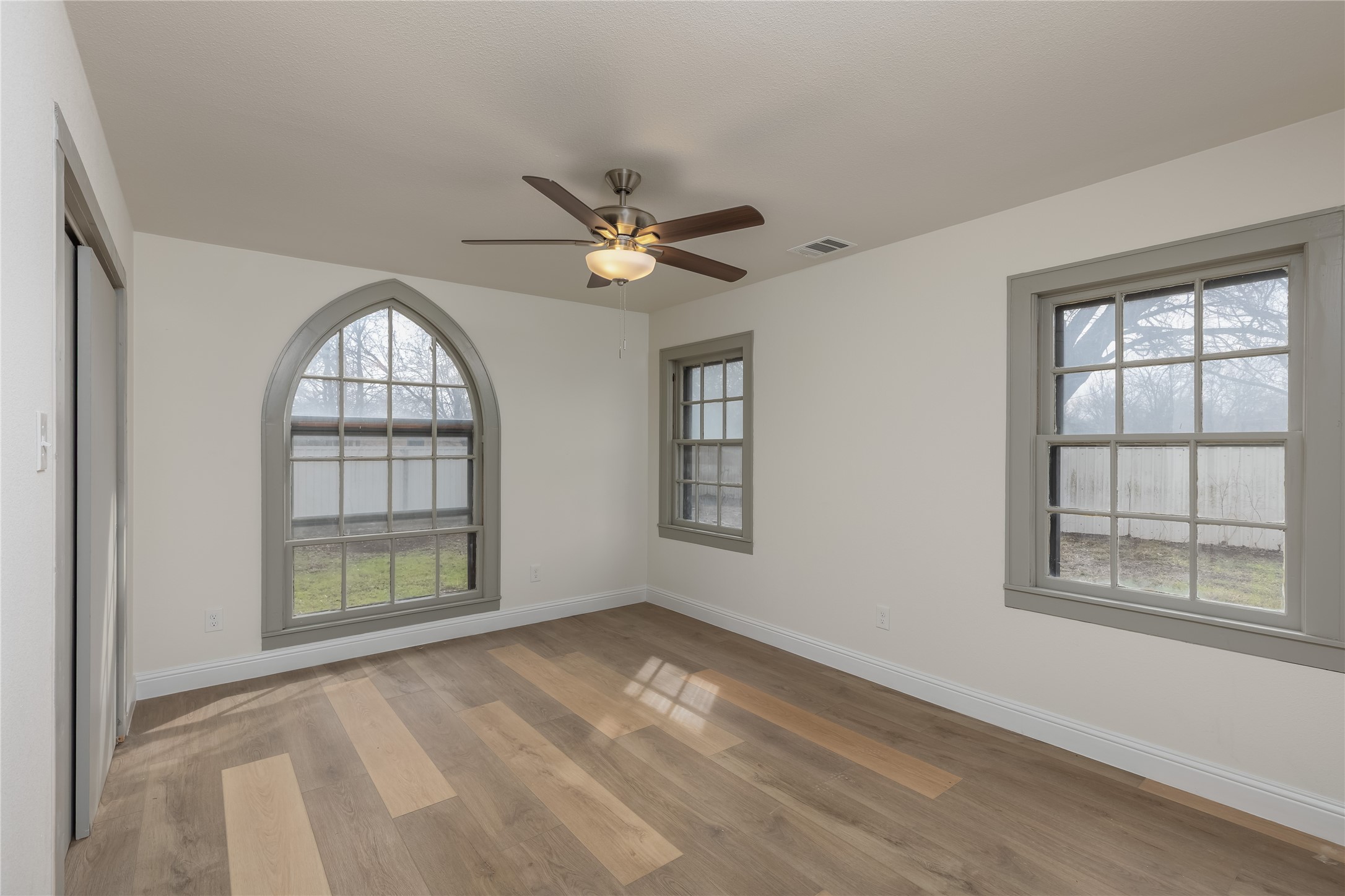 833 W Live Oak Street Jacksboro TX 76458
