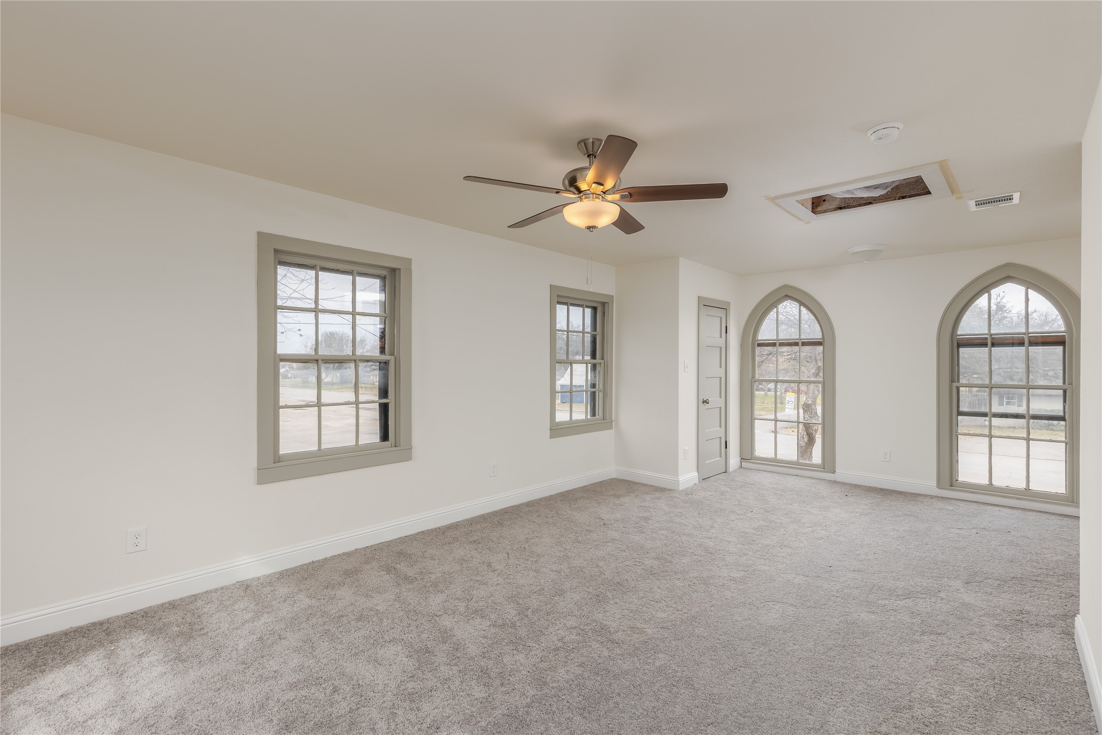 833 W Live Oak Street Jacksboro TX 76458
