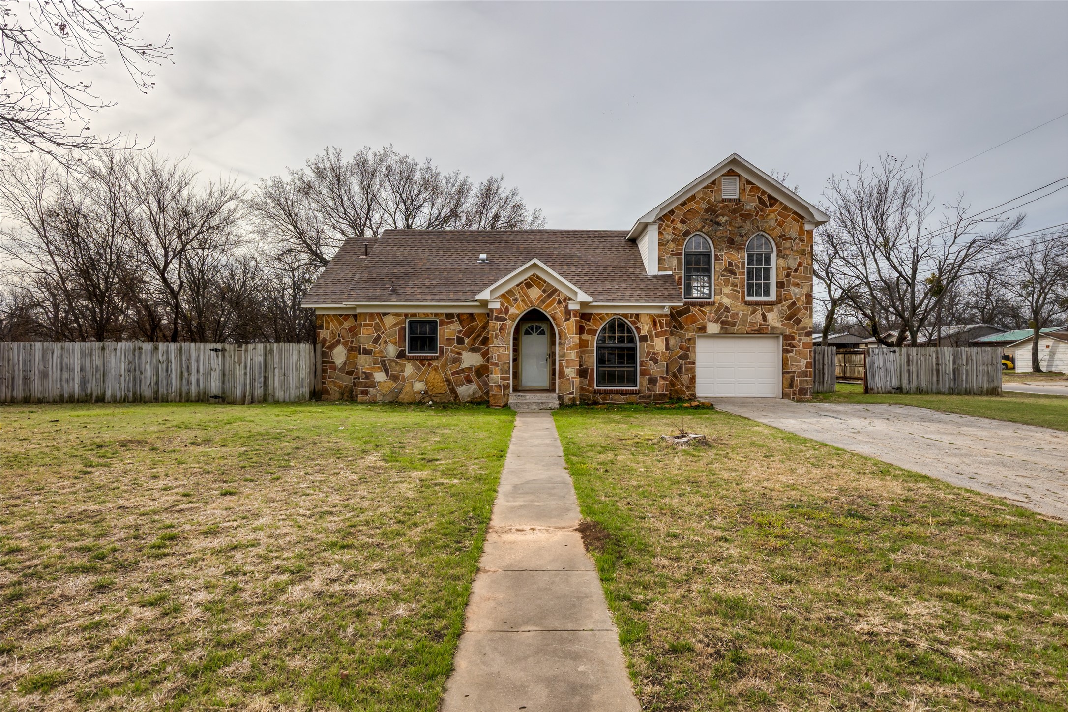 833 W Live Oak Street Jacksboro TX 76458