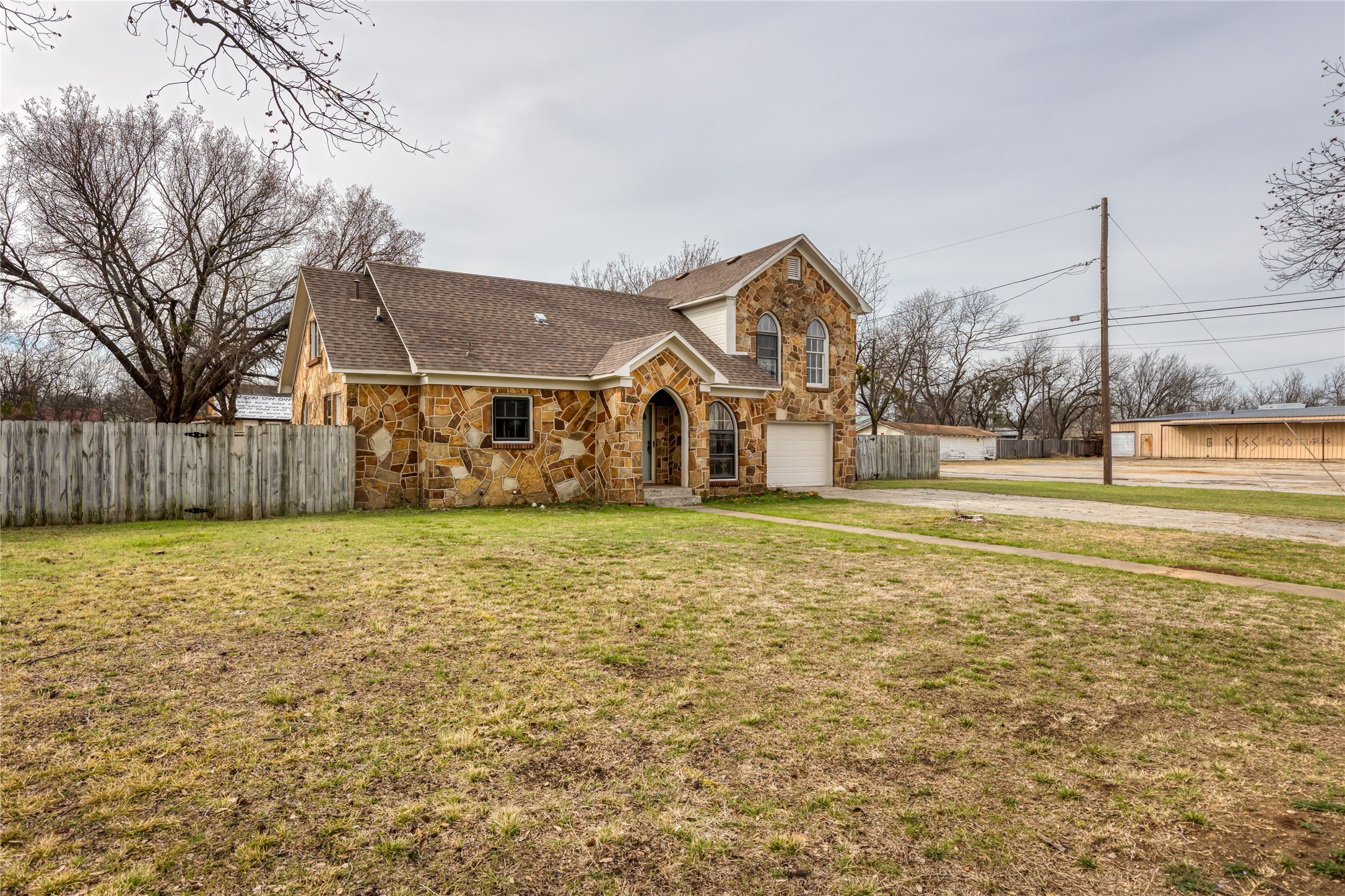 833 W Live Oak Street Jacksboro TX 76458