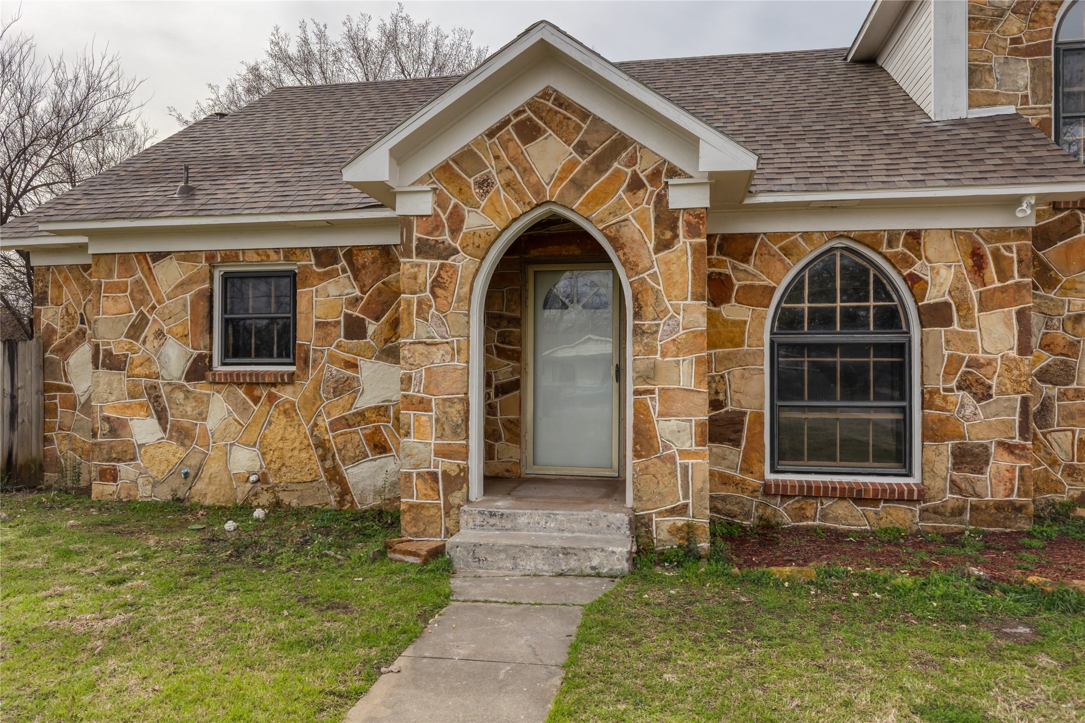 833 W Live Oak Street Jacksboro TX 76458