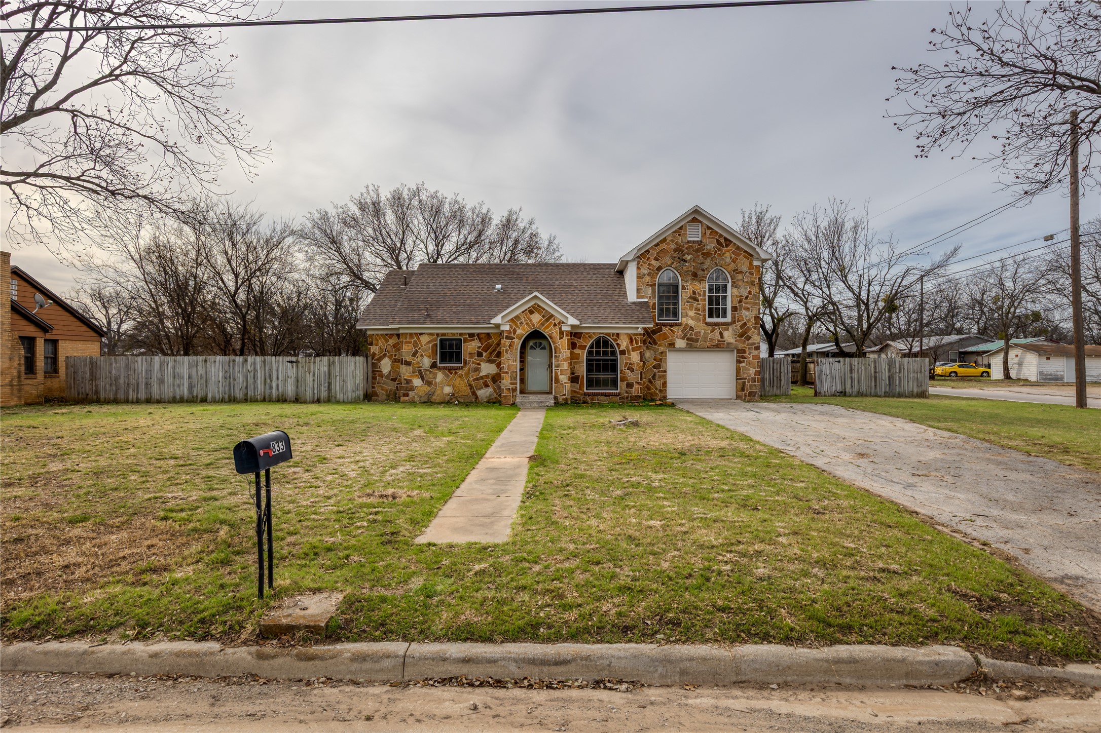 833 W Live Oak Street Jacksboro TX 76458