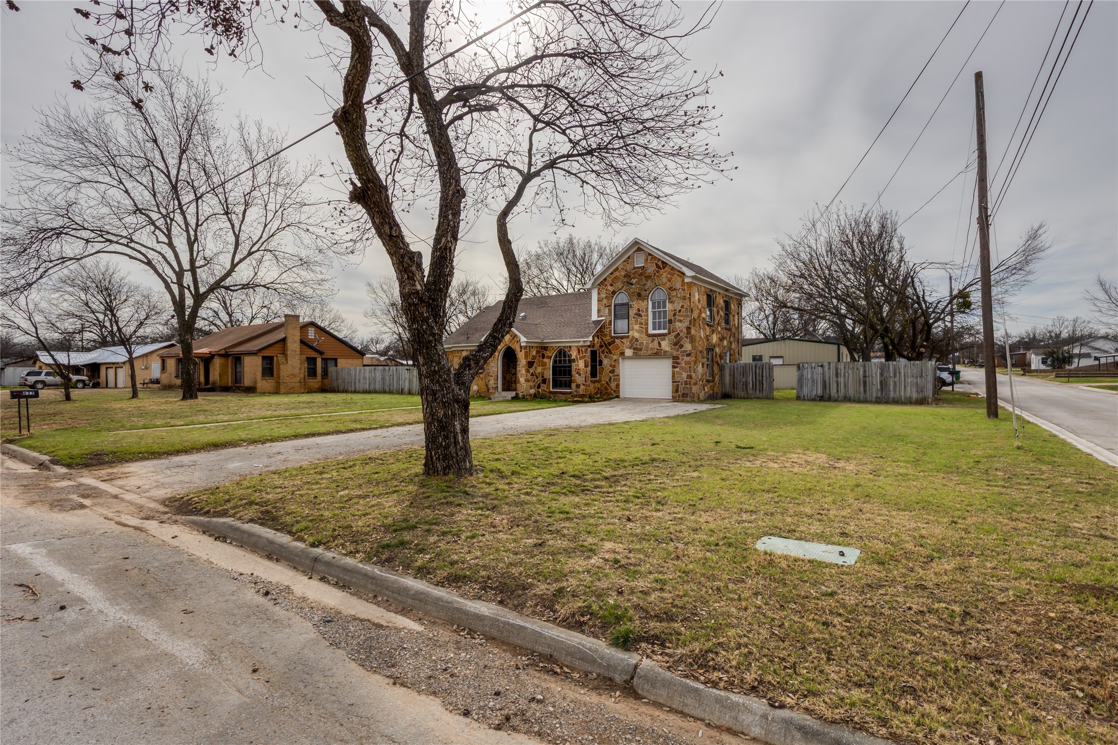 833 W Live Oak Street Jacksboro TX 76458