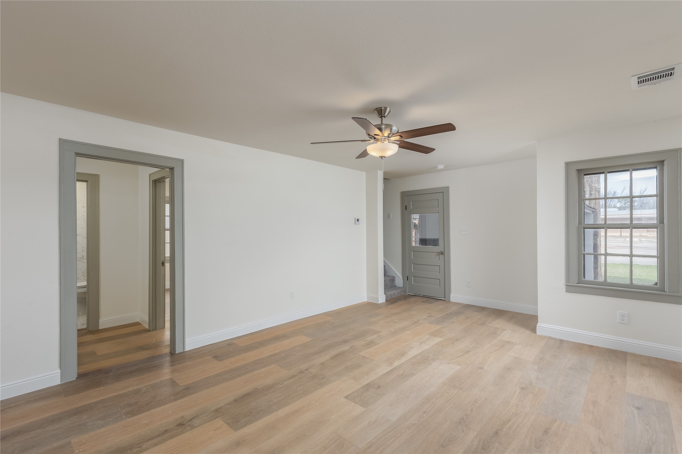 833 W Live Oak Street Jacksboro TX 76458