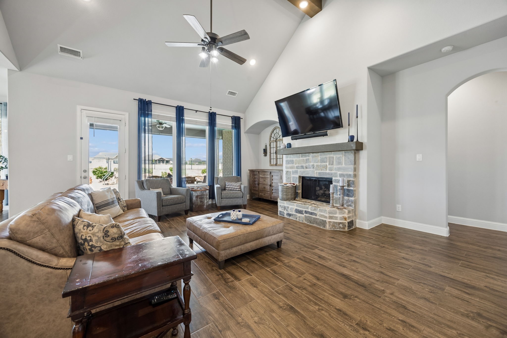 1223 Eagle Glen Pass Gunter TX 75058
