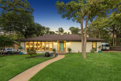 805 Valley Oaks Lane Arlington TX 76012