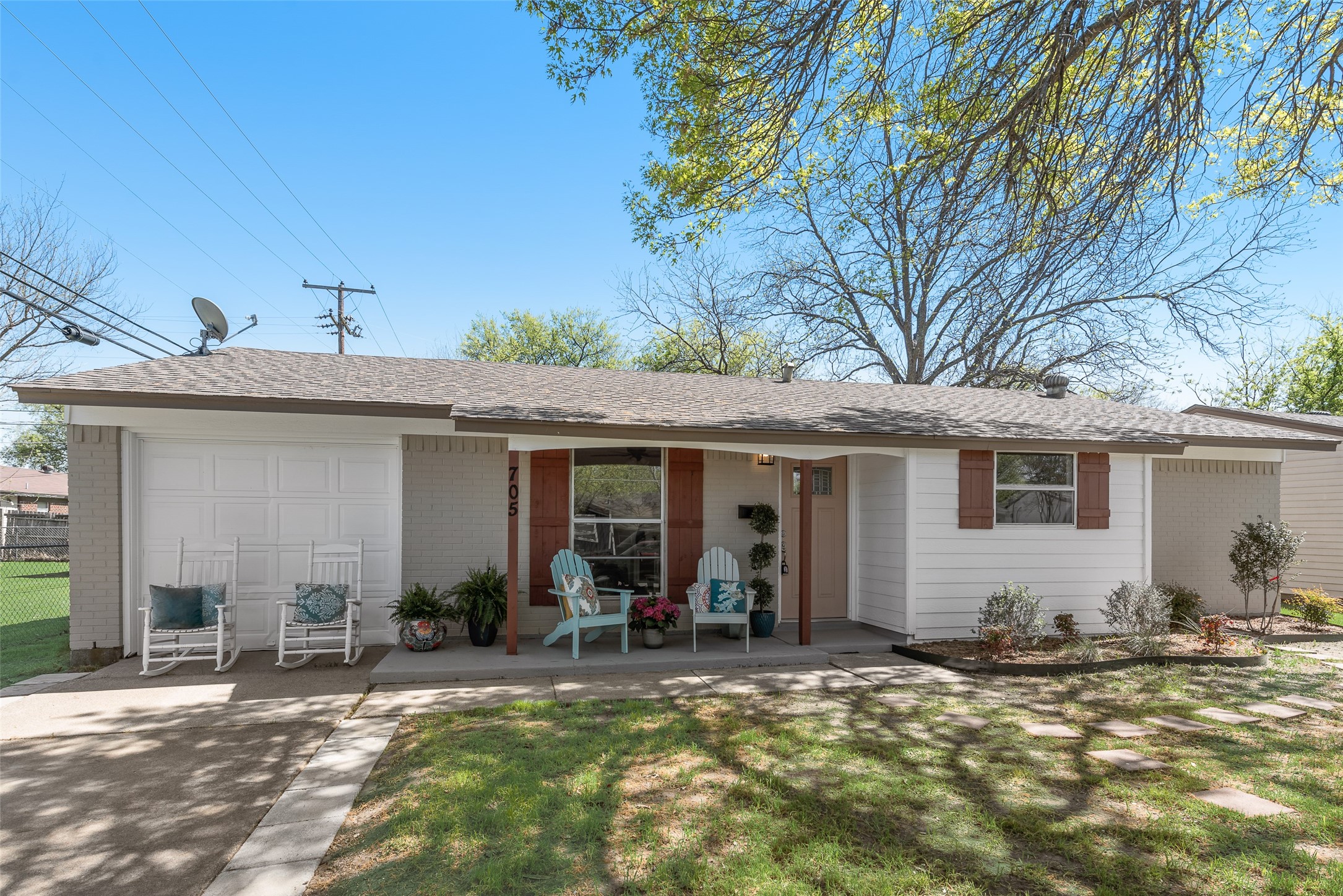705 SW Sunnybrook Drive Burleson TX 76028
