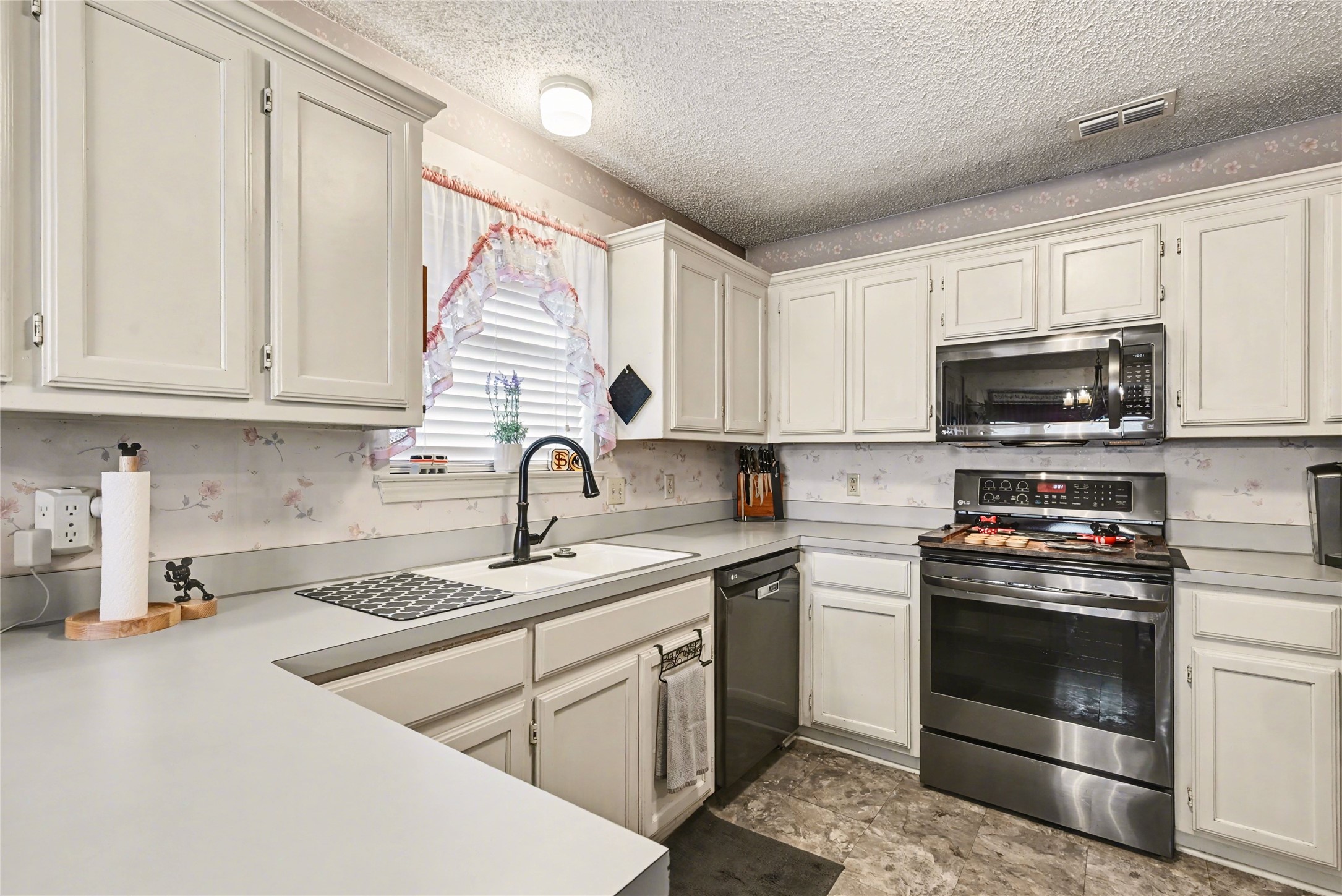 6056 Hillglen Drive Watauga TX 76148