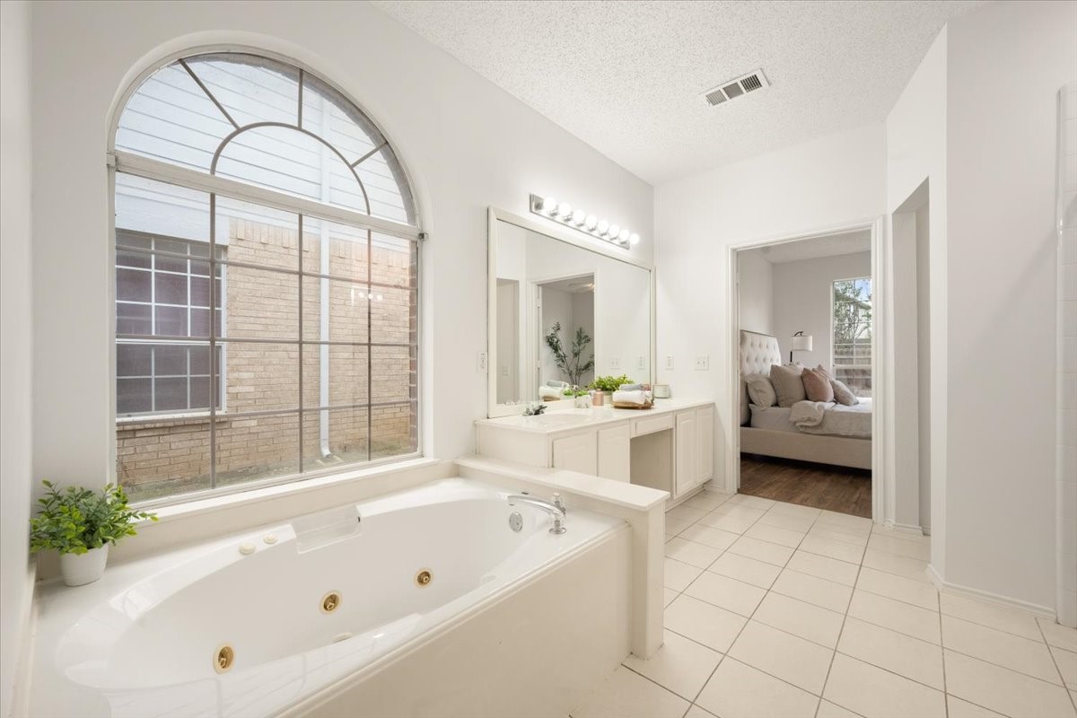 4805 Parkmount Drive Fort Worth TX 76137