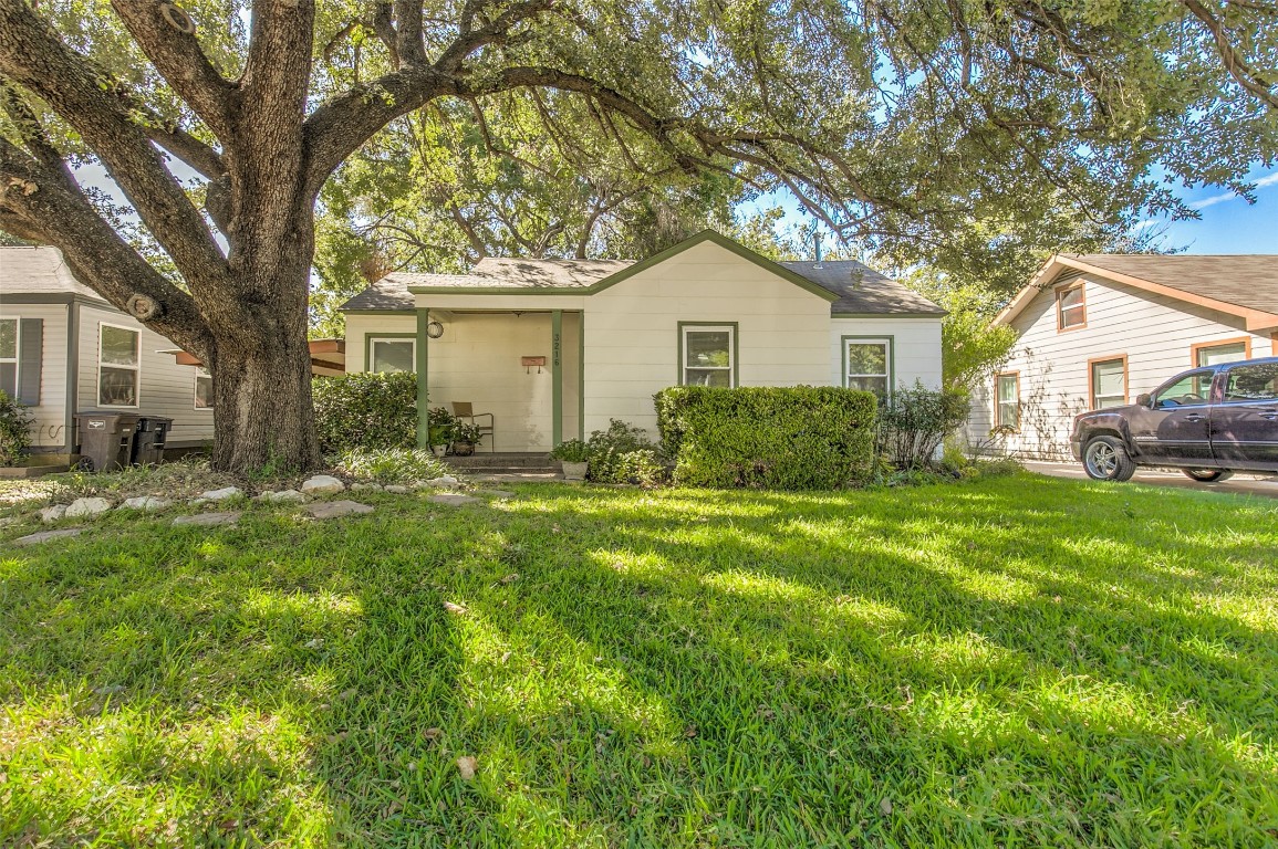 3216 Mccart Avenue Fort Worth TX 76110