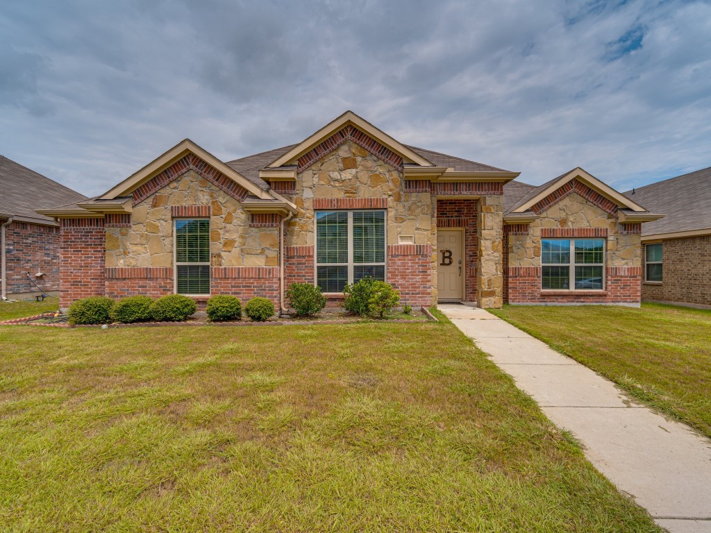 1933 Rainwater Way Lancaster TX 75146