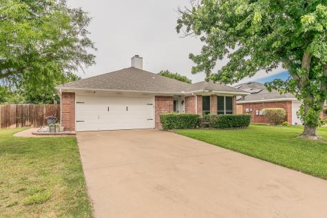 1013 Darren Drive Burleson TX 76028