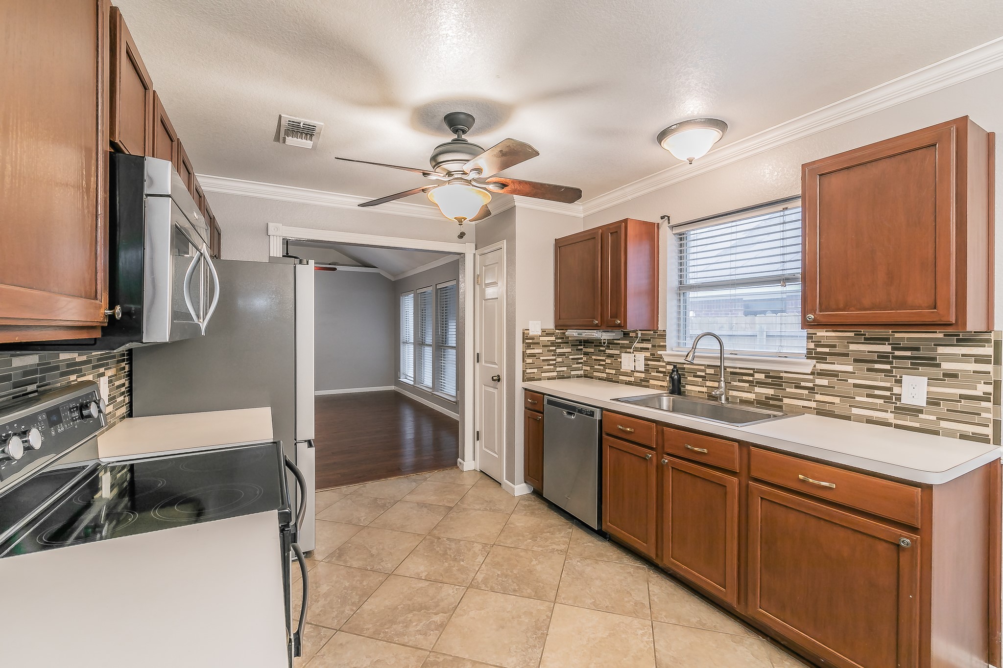 1013 Darren Drive Burleson TX 76028