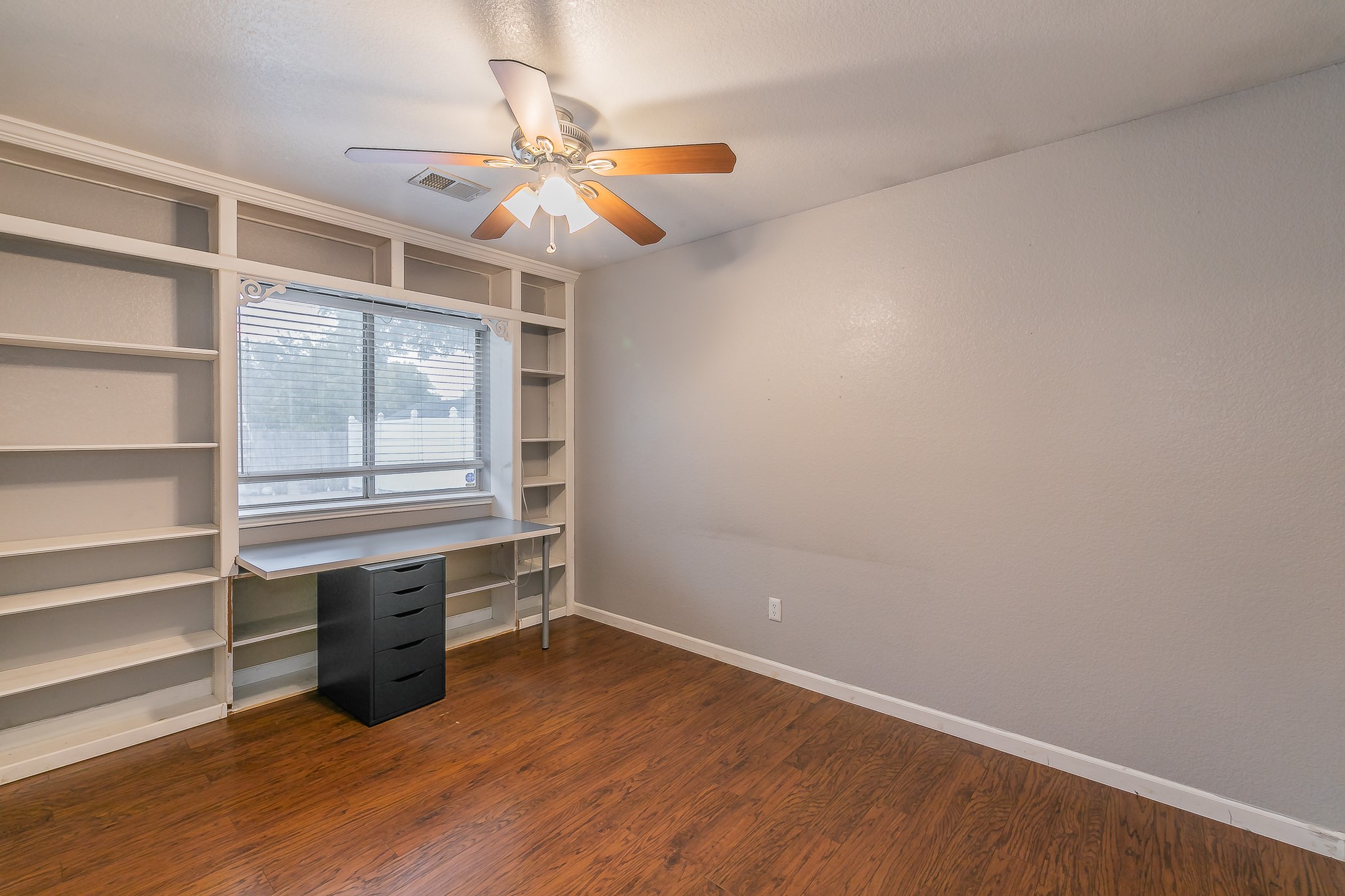 1013 Darren Drive Burleson TX 76028