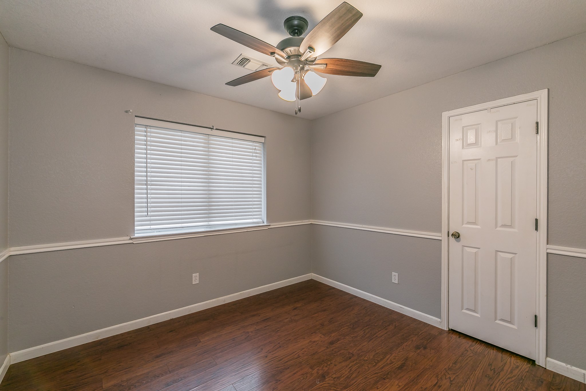 1013 Darren Drive Burleson TX 76028