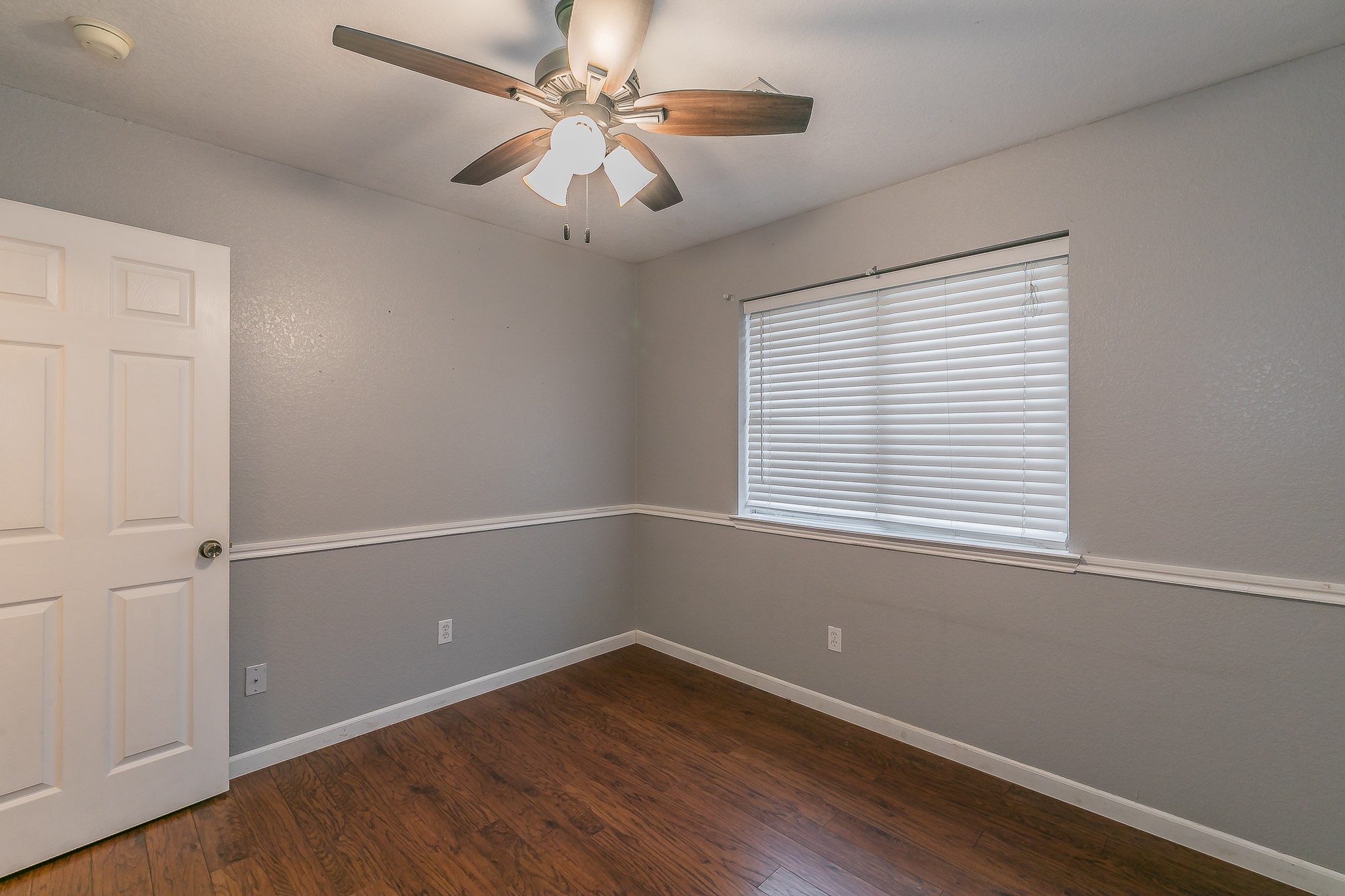 1013 Darren Drive Burleson TX 76028