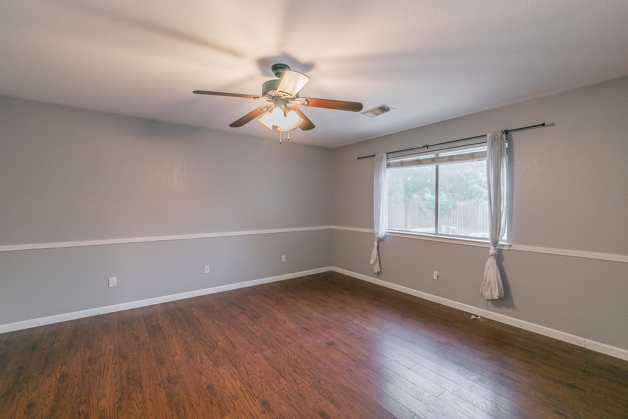 1013 Darren Drive Burleson TX 76028