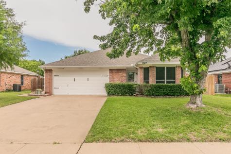 1013 Darren Drive Burleson TX 76028