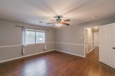 1013 Darren Drive Burleson TX 76028