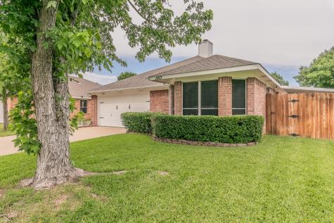 1013 Darren Drive Burleson TX 76028
