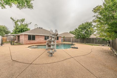 1013 Darren Drive Burleson TX 76028