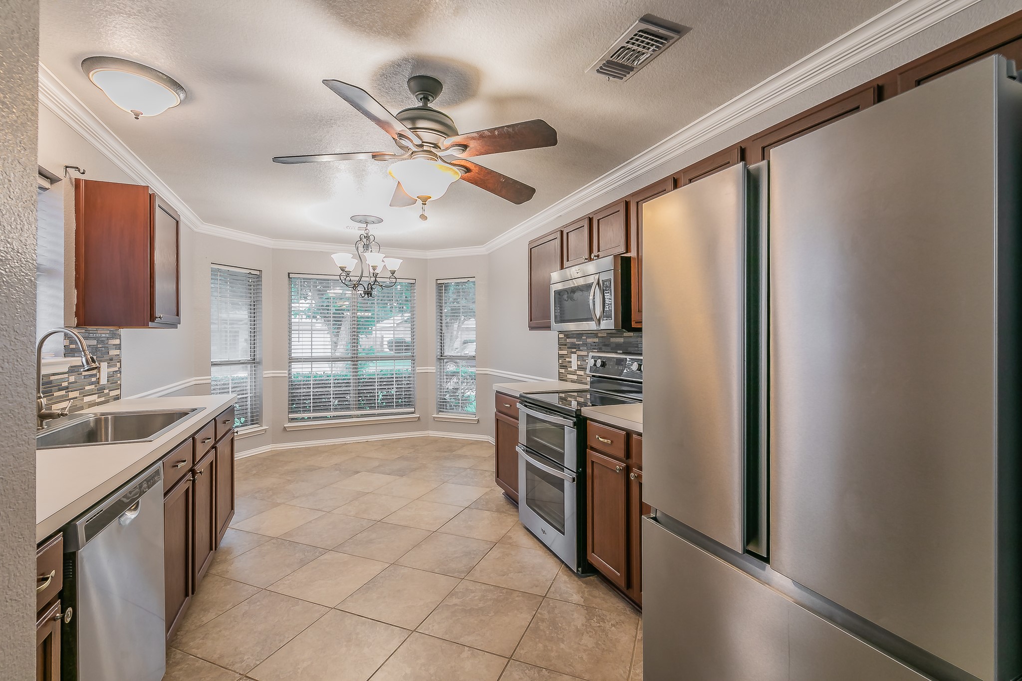 1013 Darren Drive Burleson TX 76028