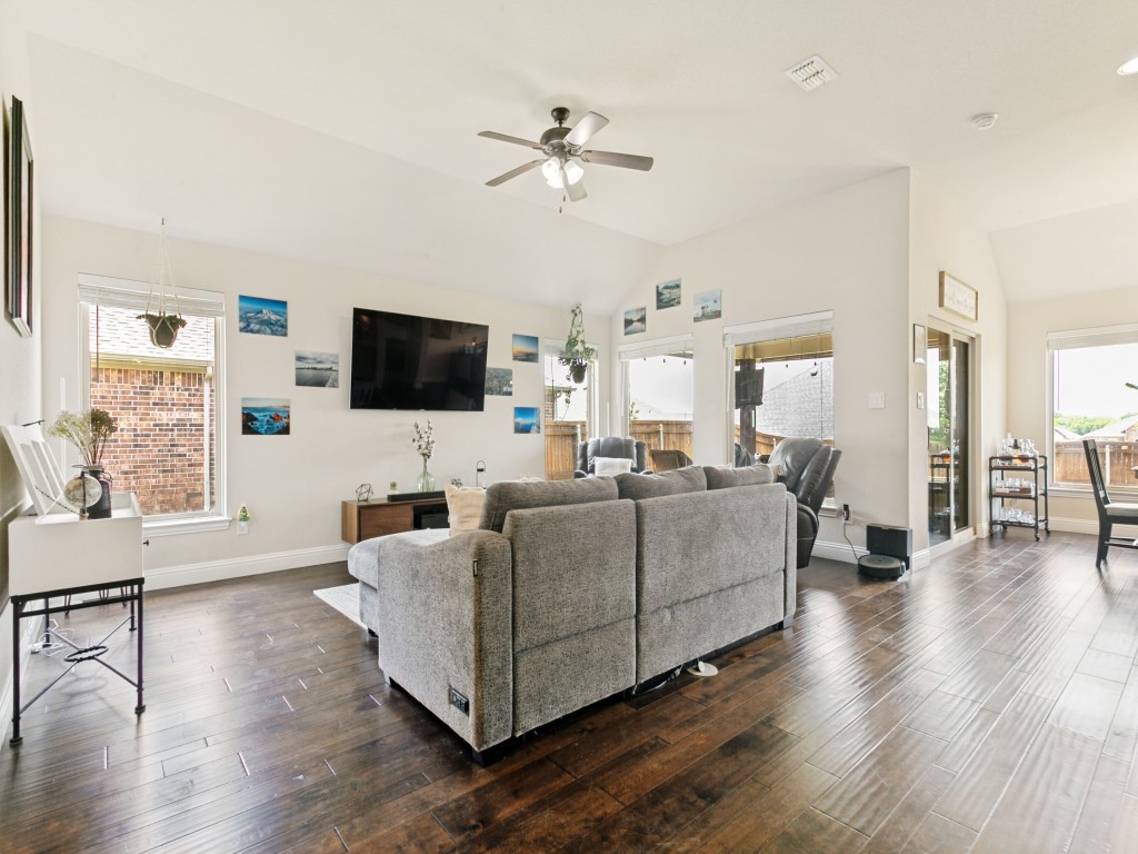 3912 Kensington Drive Sanger TX 76266