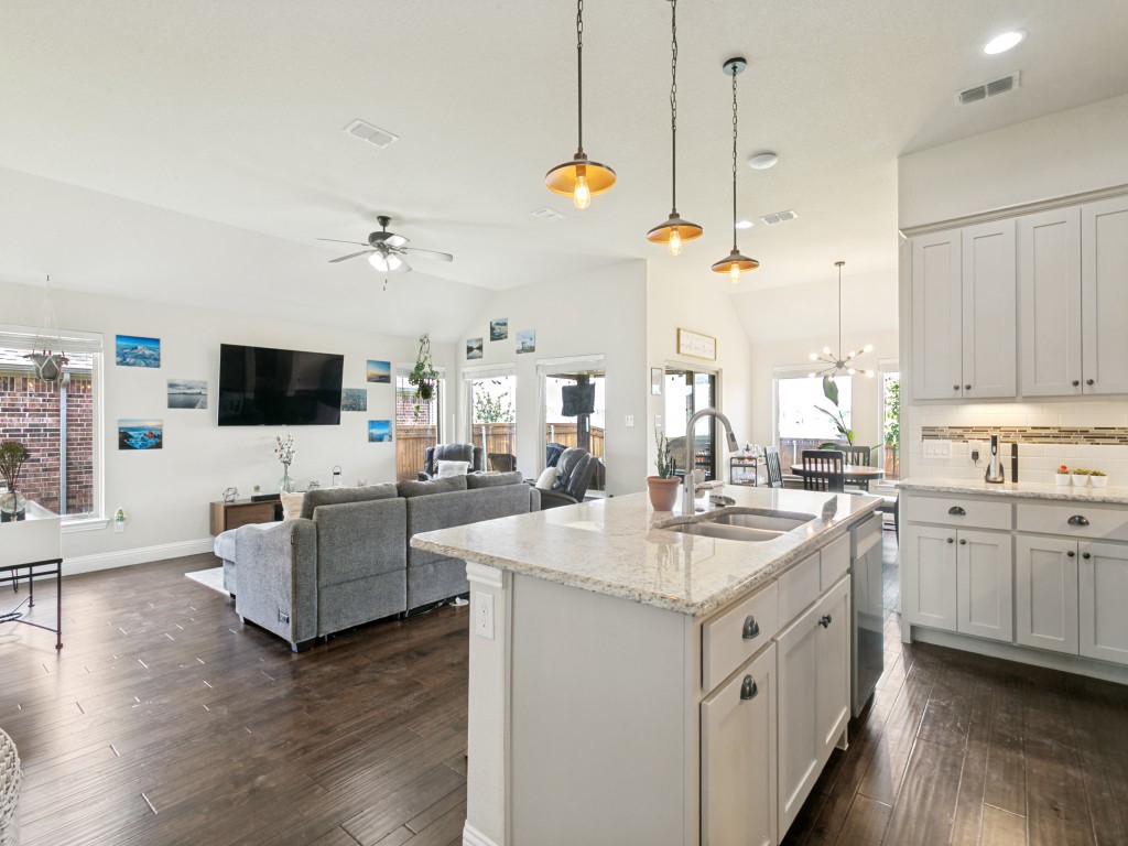 3912 Kensington Drive Sanger TX 76266