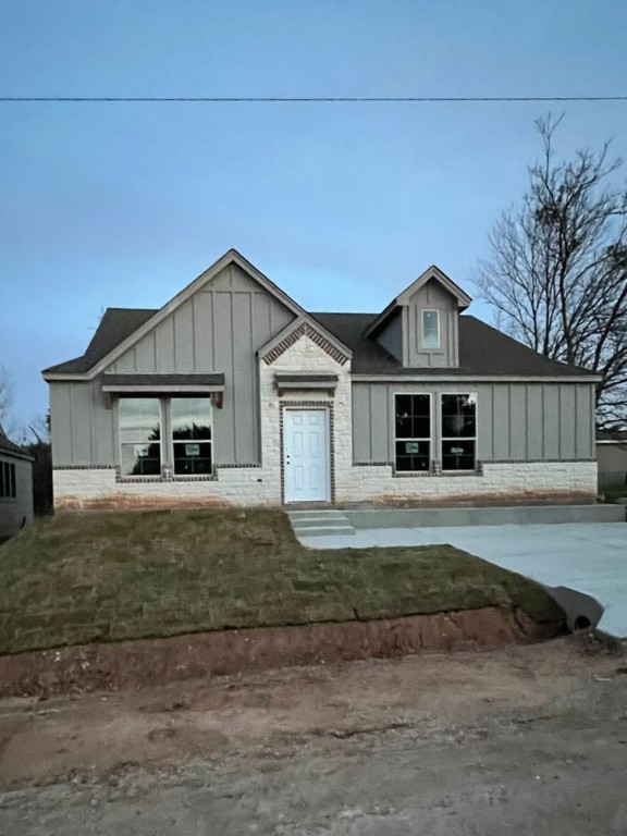 2209 Cactus Alley Granbury TX 76048