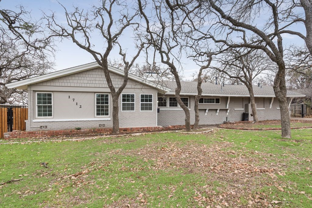 1712 Yolanda Drive Fort Worth TX 76112