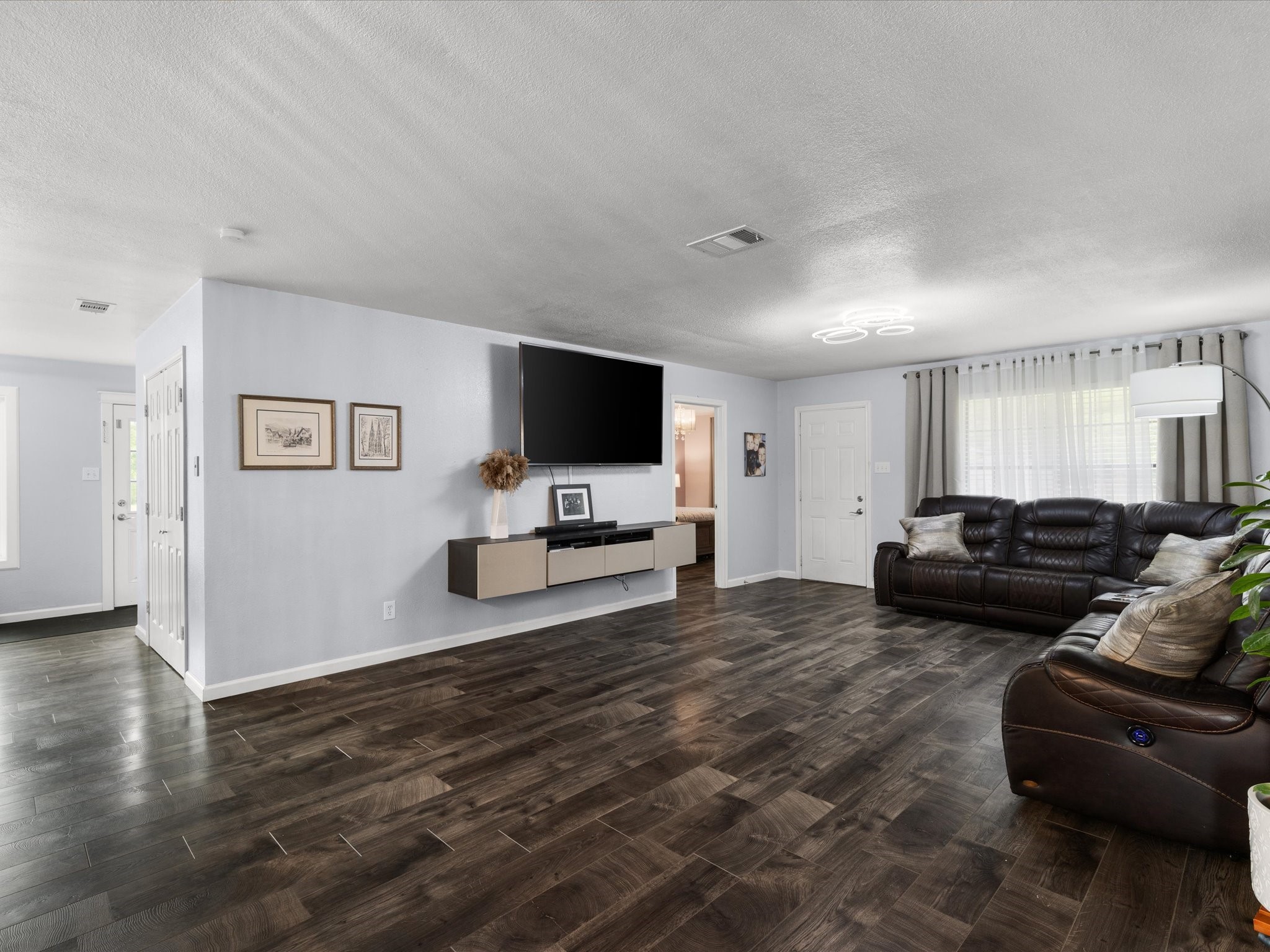 300 Rs County Road 3367 Emory TX 75440
