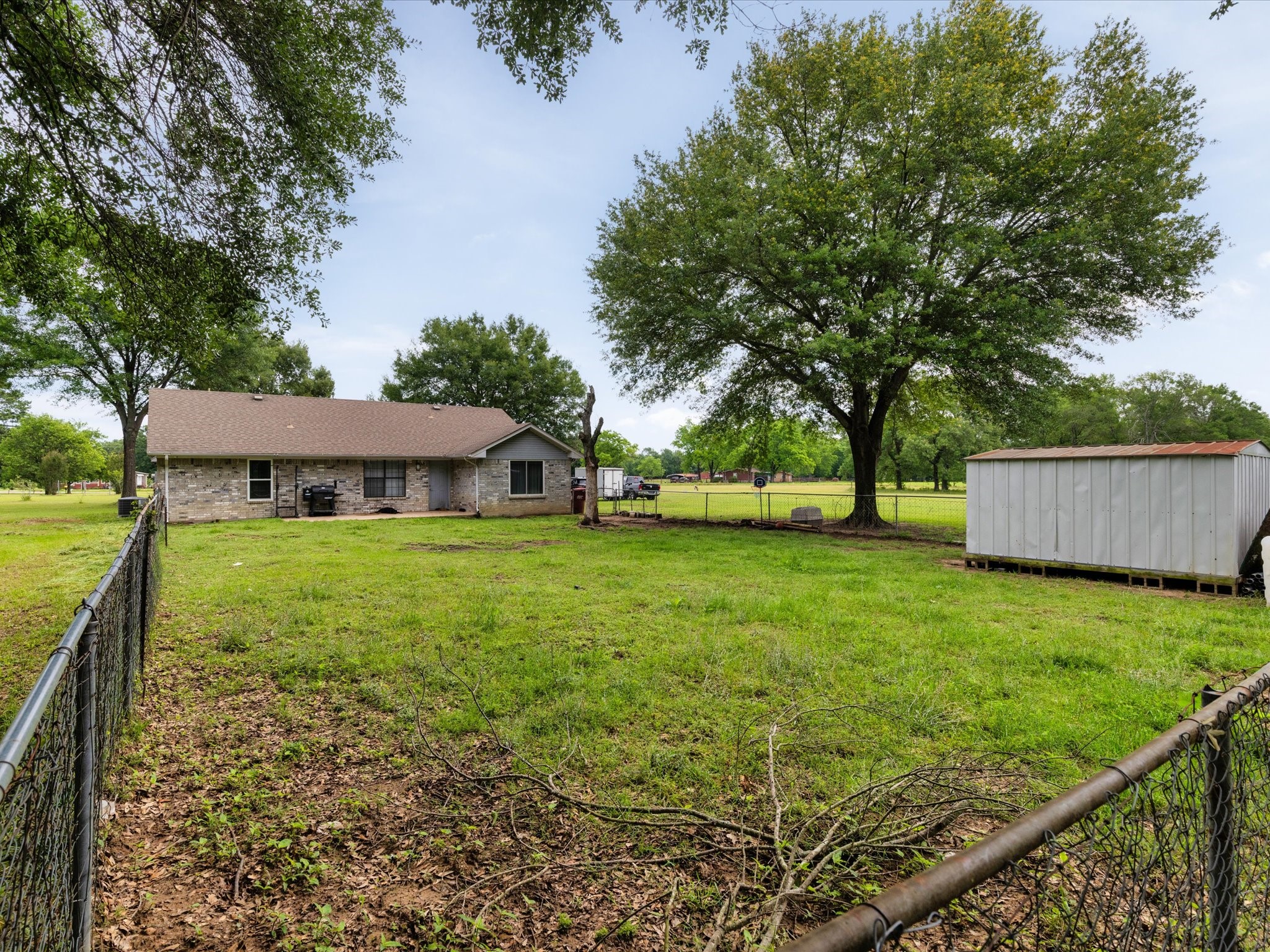 300 Rs County Road 3367 Emory TX 75440