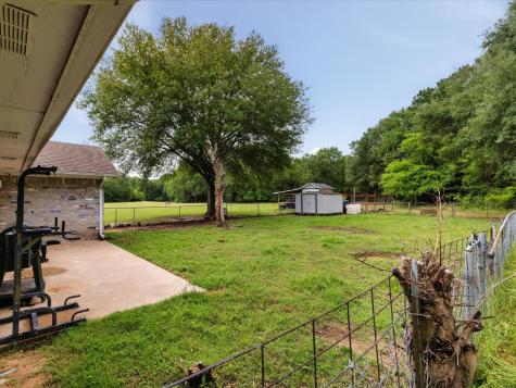 300 Rs County Road 3367 Emory TX 75440