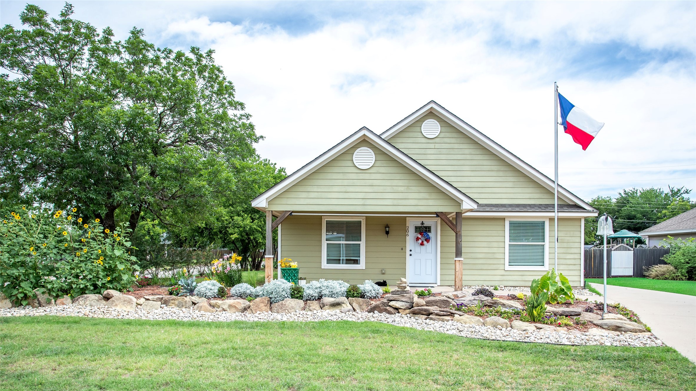 206 W Oak Olney TX 76374