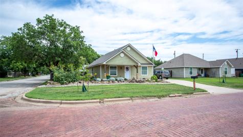 206 W Oak Olney TX 76374