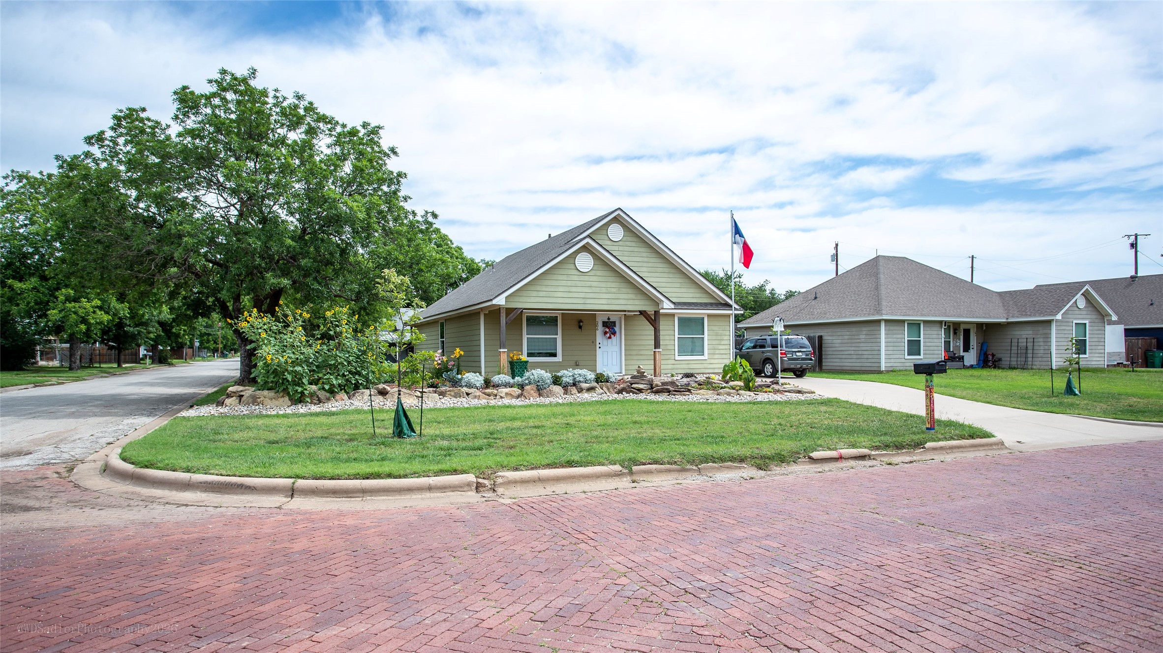 206 W Oak Olney TX 76374