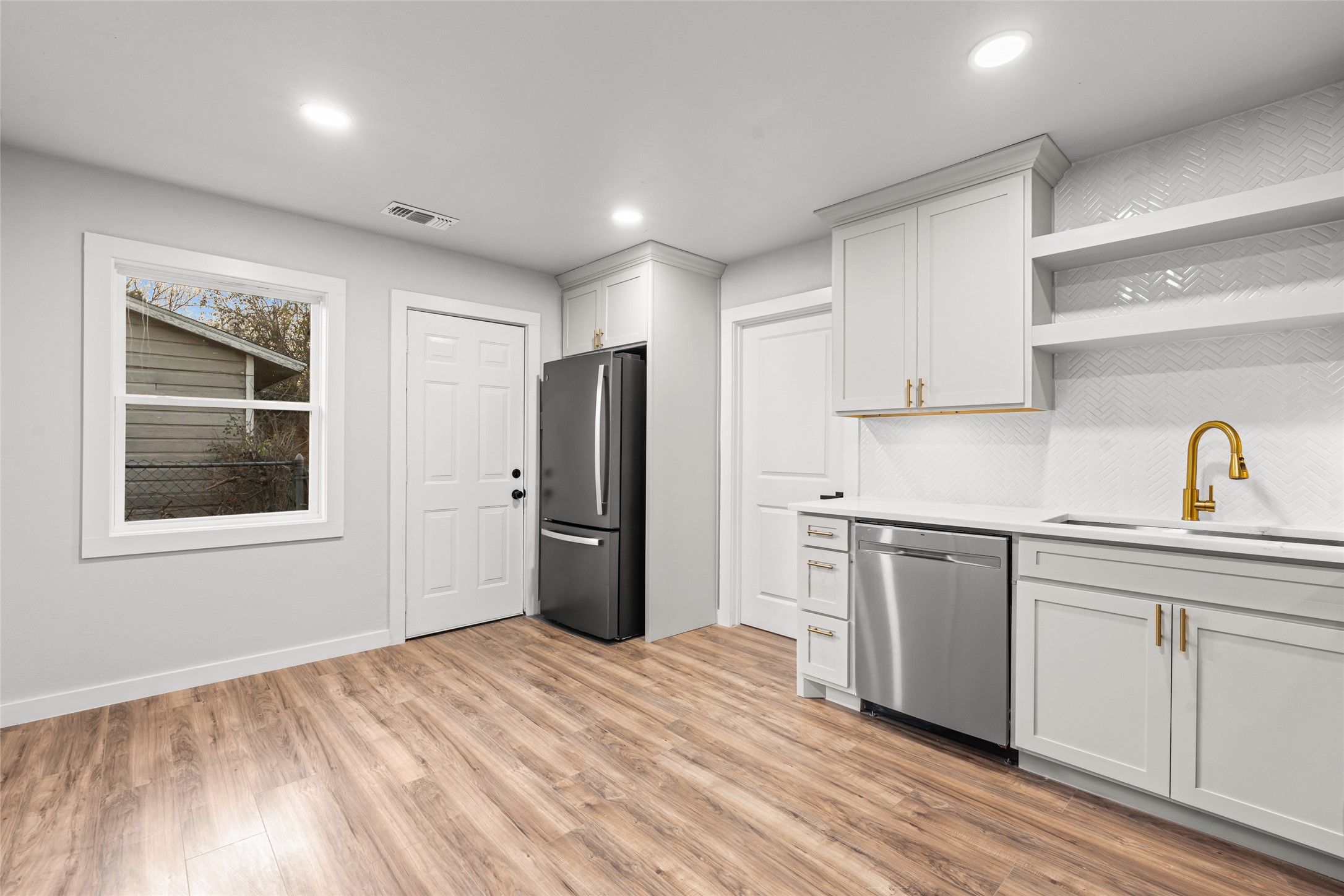 8423 Glen Regal Drive Dallas TX 75243