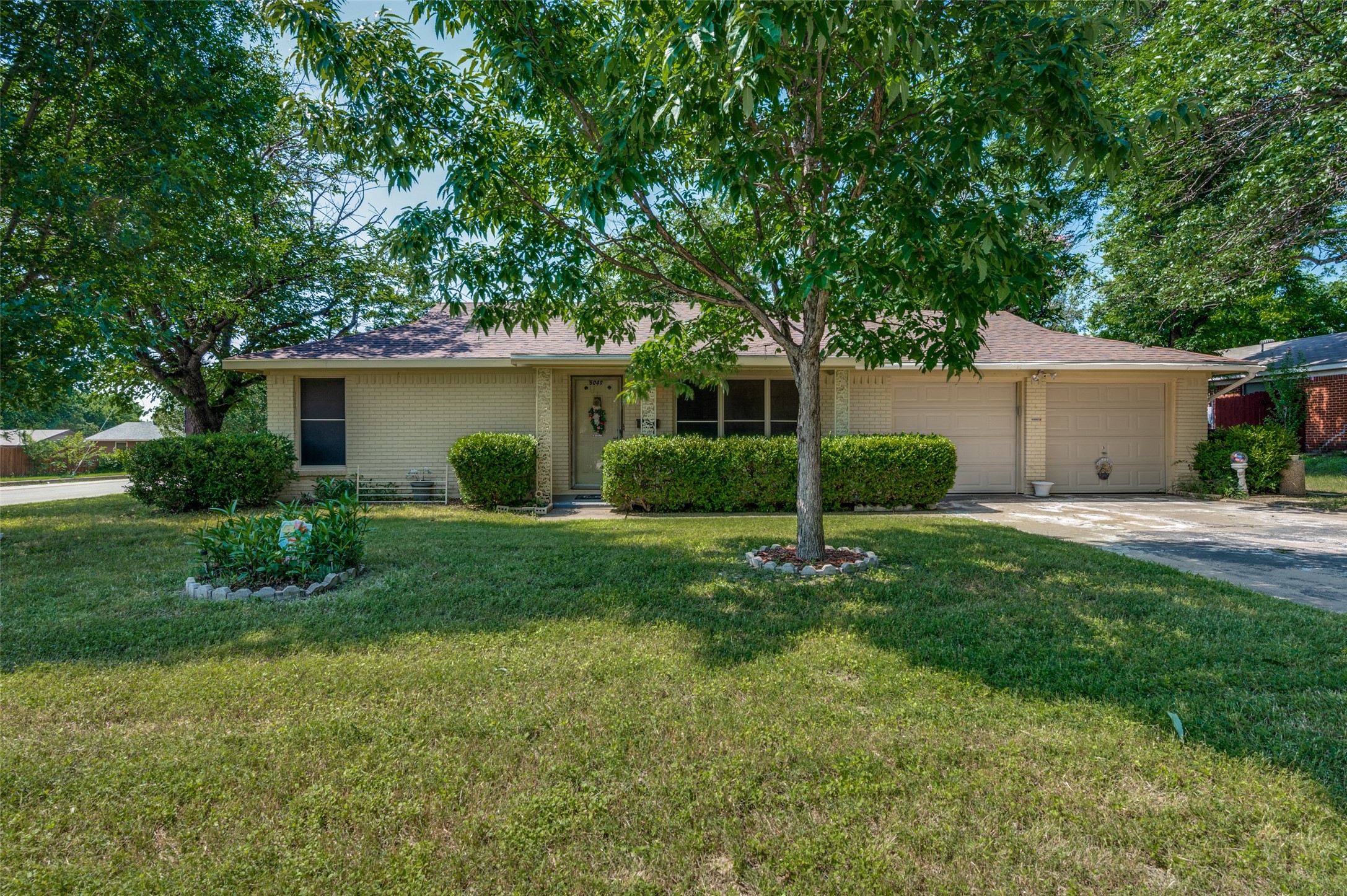 5040 Roxie Street Haltom City TX 76117