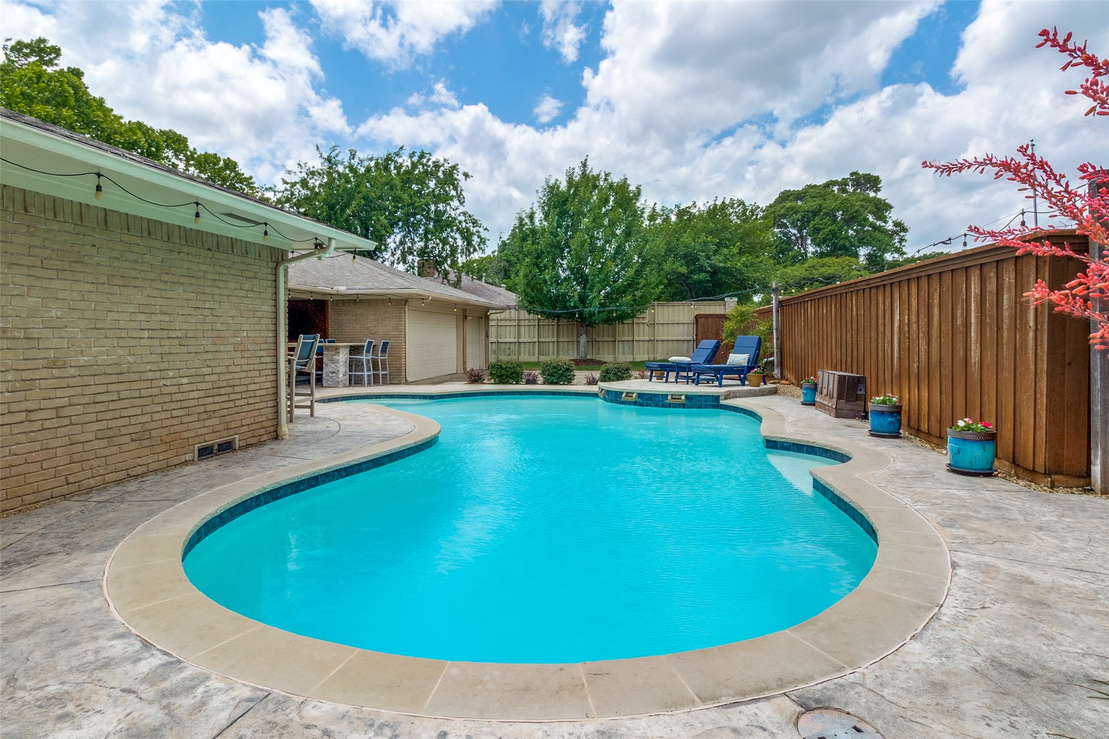 14952 Knollview Drive Dallas TX 75248