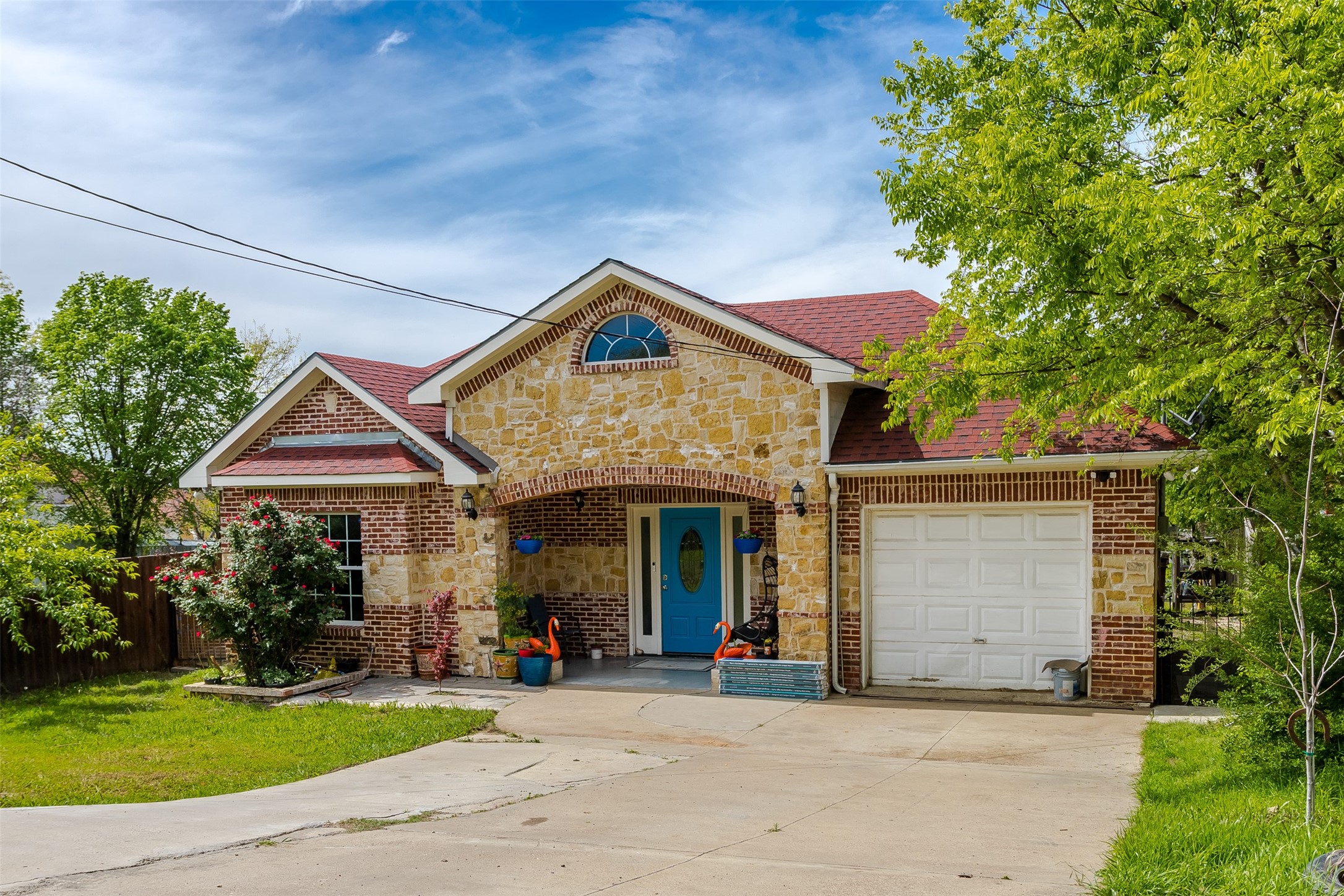 141 S Navy Avenue Dallas TX 75211