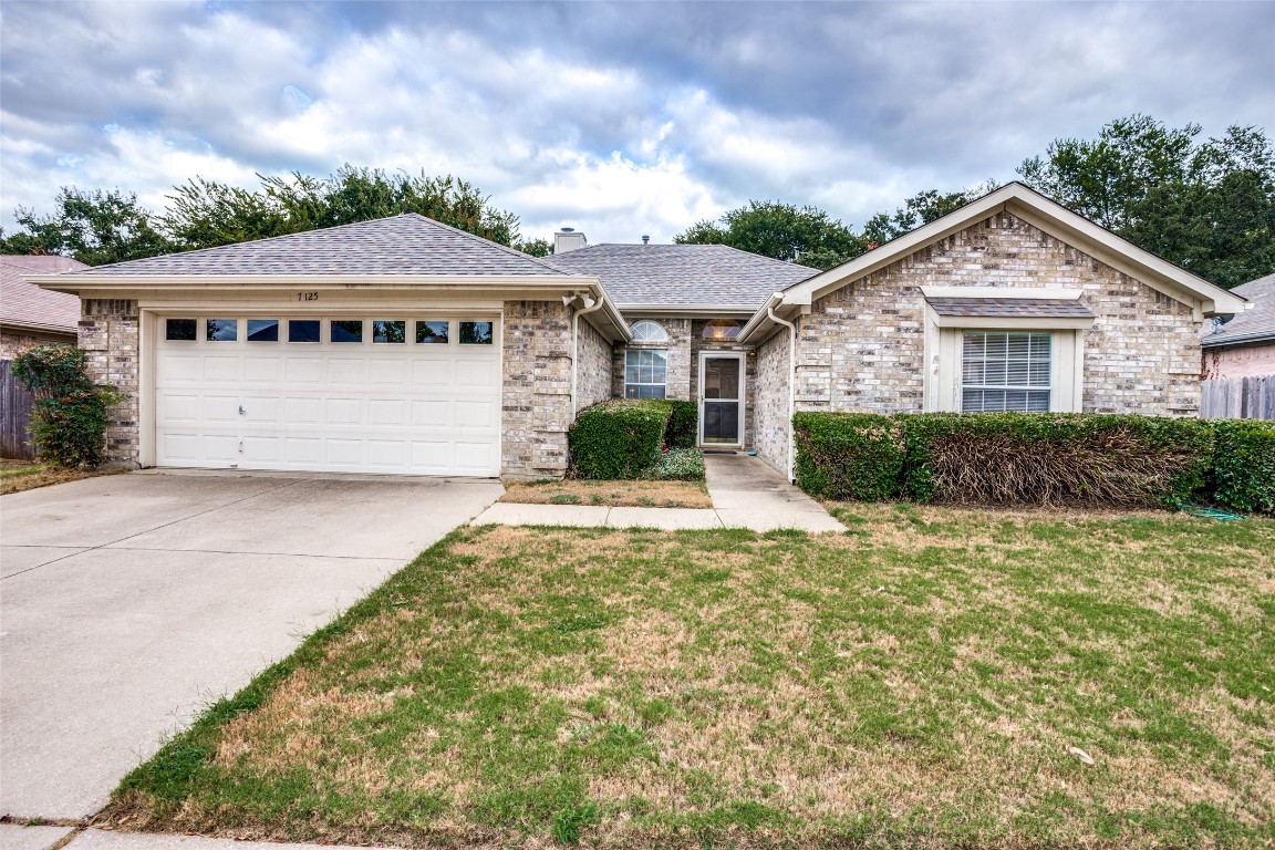 7125 Greenspoint Drive Arlington TX 76001