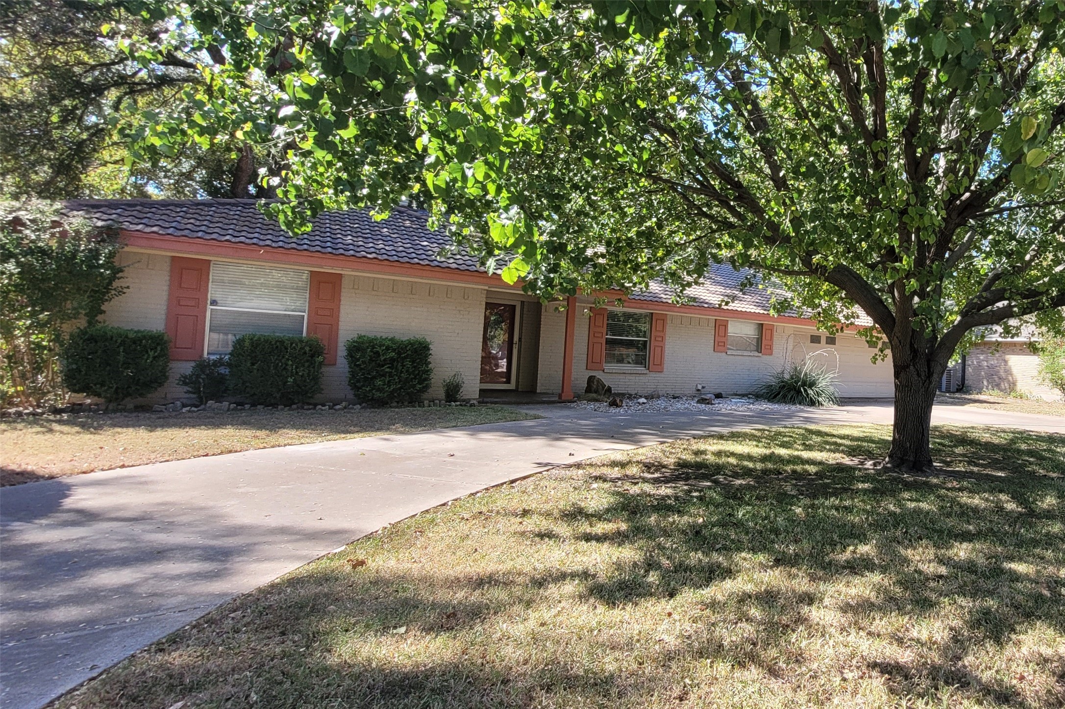 8429 Marys Creek Drive Benbrook TX 76116