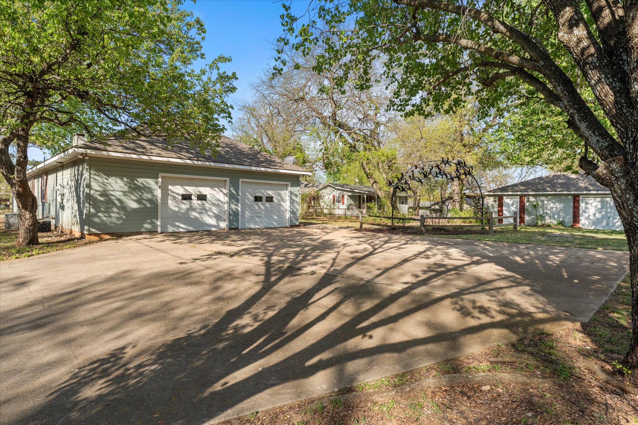 204 Plantation Avenue Pottsboro TX 75076